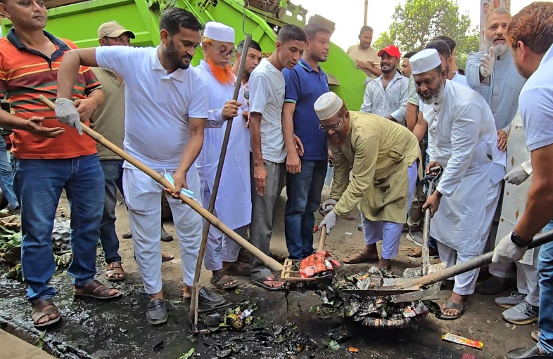 গাজীপুরে ৩১ দফার অংশ হিসেবে পরিচ্ছন্নতা অভিযান
