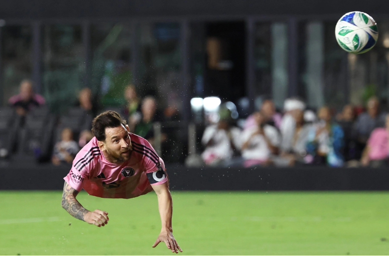 জোড়া গোলে মায়ামিকে জেতালেন মেসি