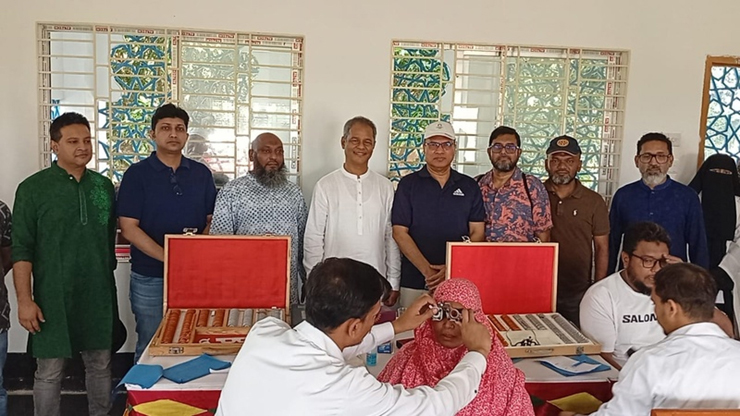 বোয়ালমারীতে বিনামূল্যে চার শতাধিক দরিদ্র মানুষের চক্ষু চিকিৎসা